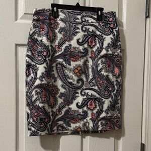 Ann Taylor knee length skirt. Size 10. White, navy and coral. Back zipper, slit